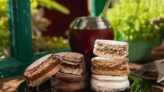 fiesta del alfajor y la torta negra